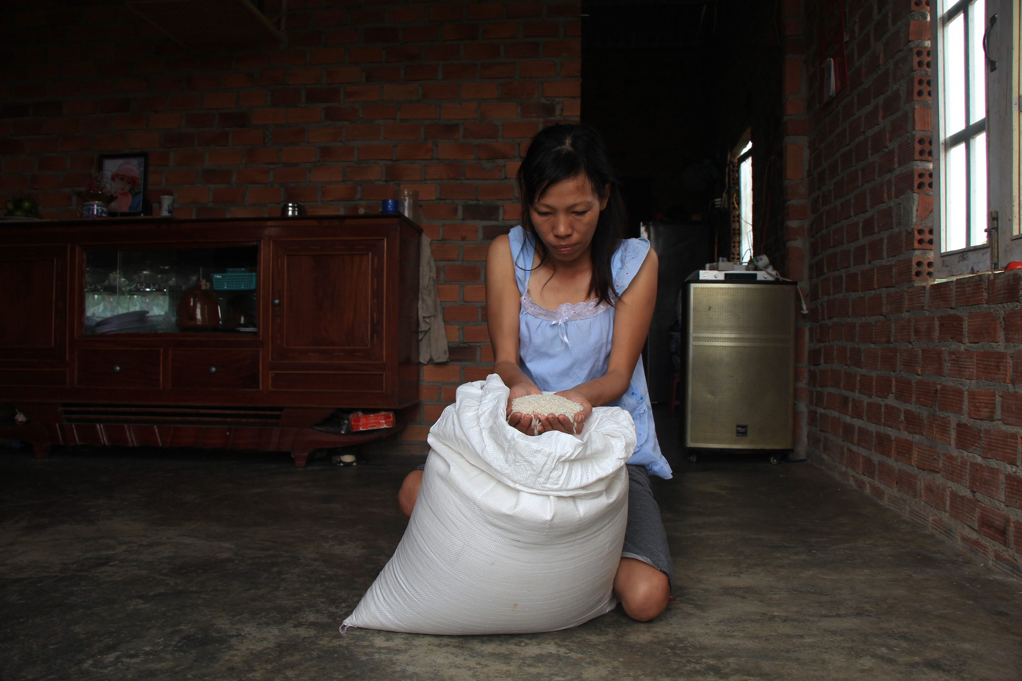 Trong đợt hỗ trợ tháng 10-2020, hộ bà Hoàng Thị Kim Điền được nhận 105kg nhưng bị bớt xén còn 30kg gạo