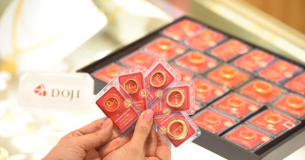 Giá vàng trong nước tăng mạnh vào cuối ngày. Ảnh: Linh Anh