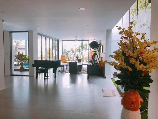 Căn biệt thự của Hồ Ngọc Hà ở TP. HCM có giá trị lên tới triệu USD, gồm 7 phòng ngủ, bể bơi trong nhà, gara để ô tô...