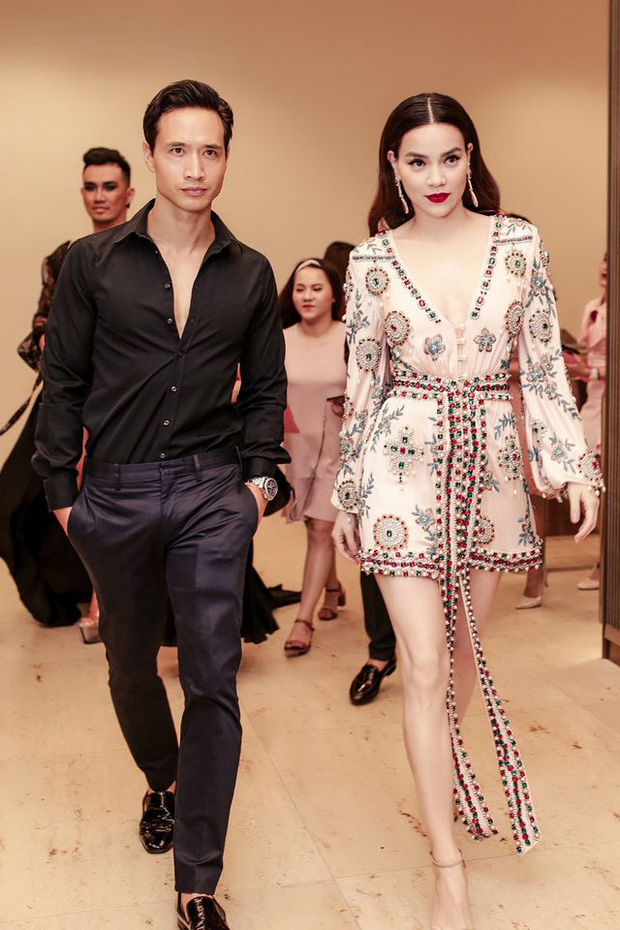 Cả 2 bé dường như sinh ra ở vạch đích khi có bố mẹ ra những ngôi sao giàu có, tài sắc vẹn toàn