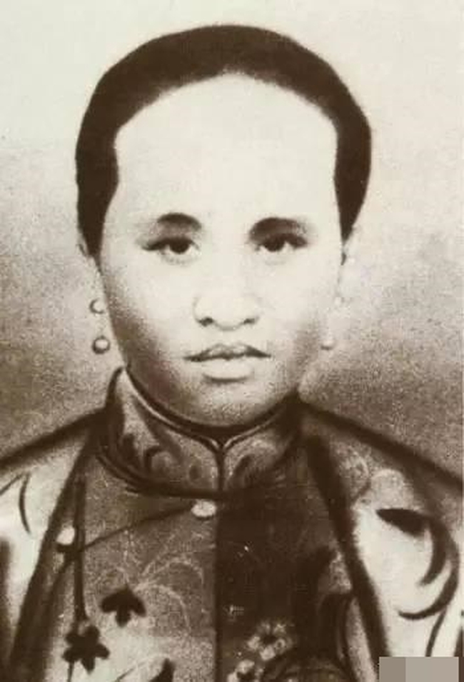 Vợ cả Võ Chung Khiêm.