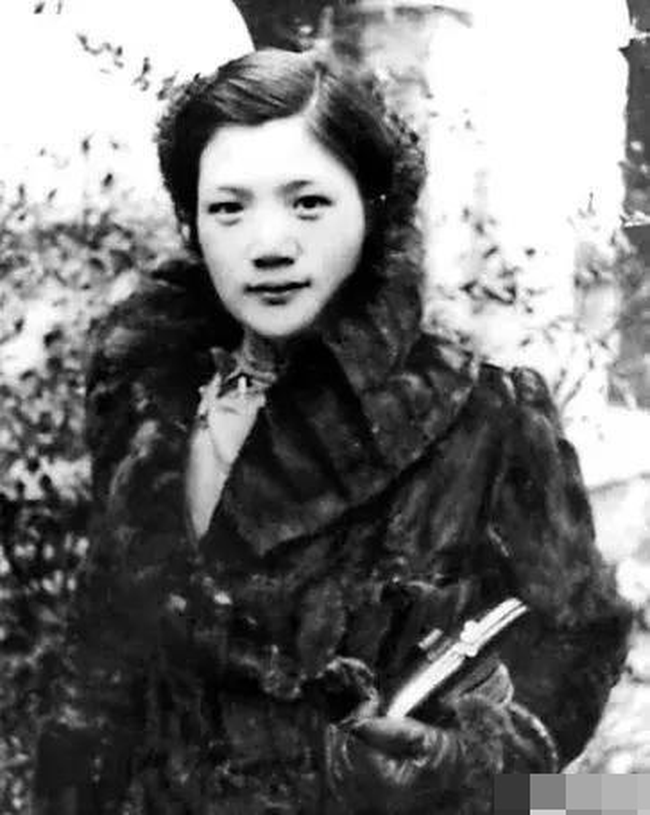 Trần Trúc Ẩn rất xinh đẹp.