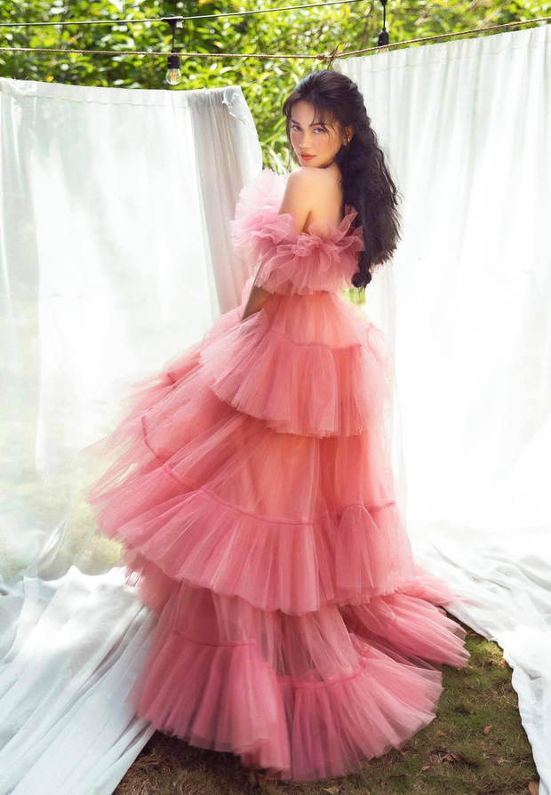 Cho đến tối ngày 12/11, Sĩ Thanh lên tiếng xác nhận đã chia tay Huỳnh Phương sau hơn 1 năm hẹn hò