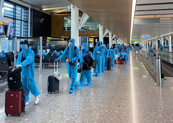 Nắm bắt nhu cầu hồi hương rất lớn của công dân Việt Nam ở nước ngoài, nhiều kẻ gian đã lừa đảo bán vé máy bay qua email hoặc tin nhắn.