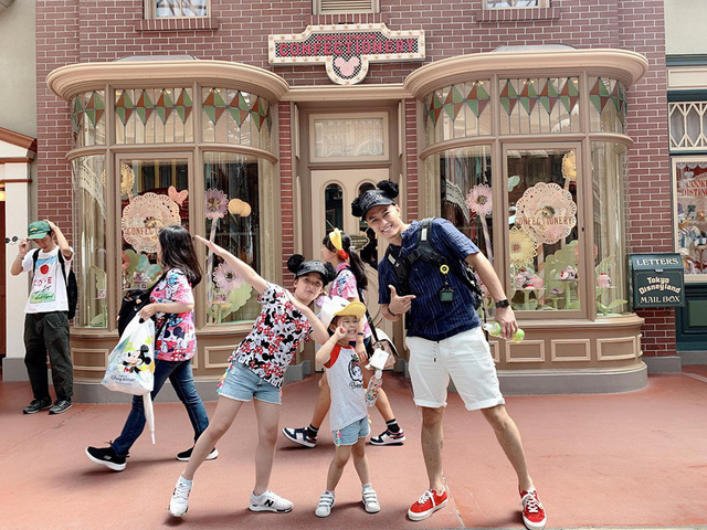 Hồng Đăng vui vẻ cùng 2 con