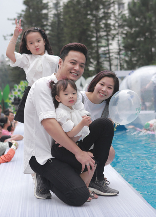 Gia đình hạnh phúc khiến nhiều người ngưỡng mộ của Hồng Đăng