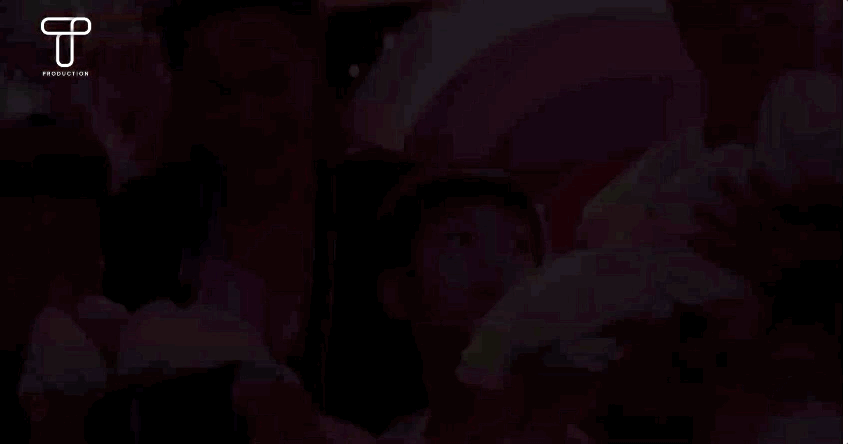 Gia đình viên mãn của Hà Hồ và Kim Lý, mẹ bỉm vừa bế con sơ sinh vừa nắm chặt tay con trai Subeo