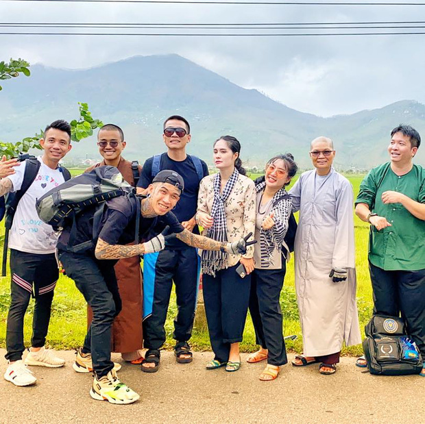 Chuyến đi còn có sự góp mặt của đại gia Minh Nhựa