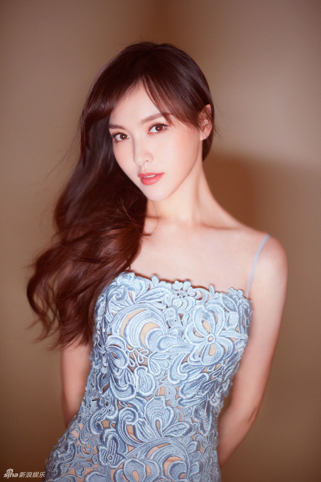 Đường Yên thử sức với đủ kiểu phong cách sau khi sinh con