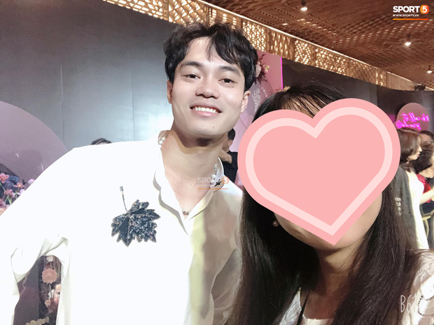 Văn Toàn diện sơ mi trắng đã khoe cả tuần nay