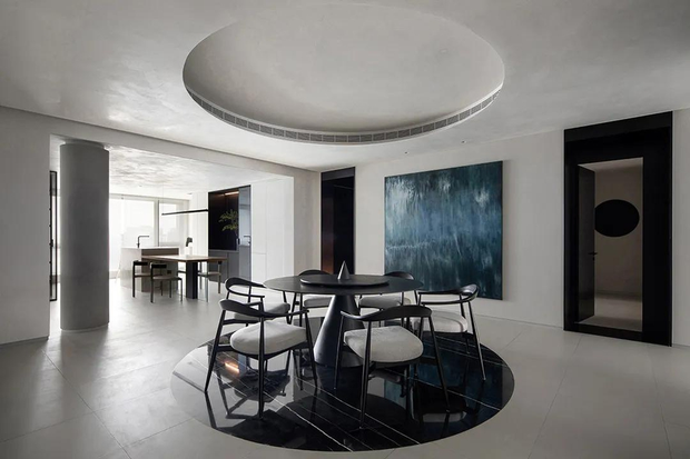 Căn biệt thự trị giá 525 tỷ của hai vợ chồng được thiết kế theo phong cách tối giản với tông màu chủ đạo là đen và trắng