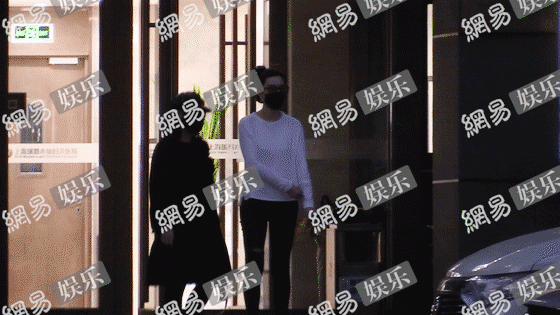 Hình ảnh cận cảnh Phạm Băng Băng tại bệnh viện phụ sản nổi tiếng tại Thượng Hải, dấy lên nghi vấn cô đi khám thai