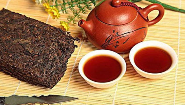 Trà phổ nhĩ rất giàu statin và có tác dụng chống peroxy hóa lipid, có thể làm giảm nồng độ lipoprotein tỷ trọng thấp...a