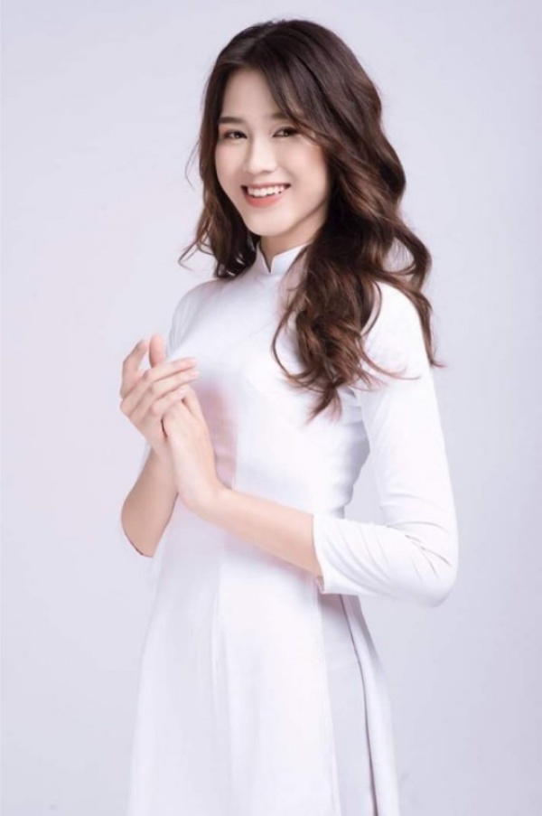 Hiện tại, Đỗ Thị Hà đang là sinh viên ngành Luật Kinh doanh, trường Đại học Kinh tế Quốc dân - ngôi trường thuộc top đầu của Việt Nam.