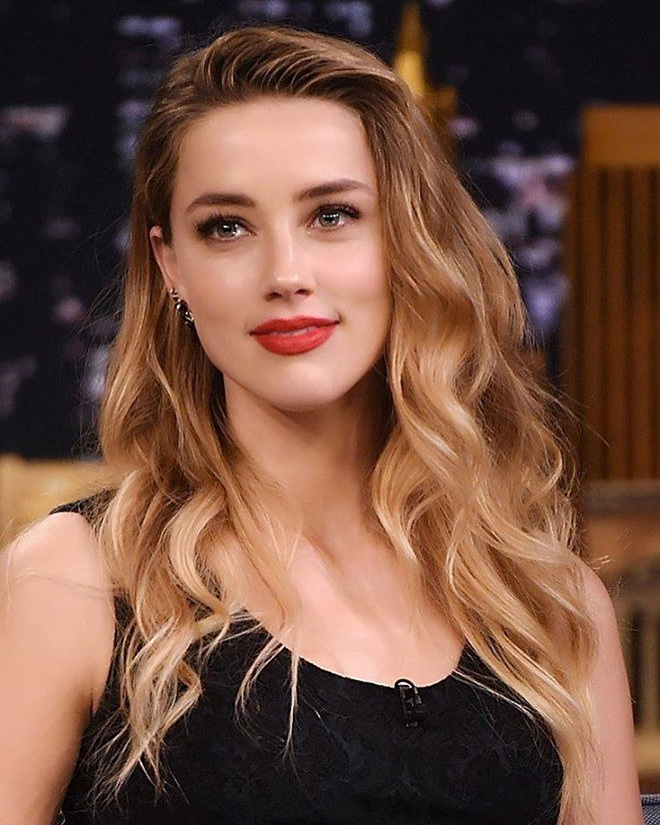Amber Heard được mệnh danh là mỹ nhân sở hữu khuôn mặt với tỷ lệ vàng.