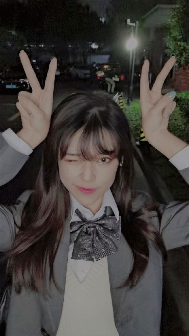 Cô nàng không chỉ tự nhiên, thoải mái trước công chúng mà còn rất gần gũi và hài hước