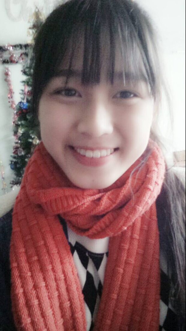 Ngoài đời, nàng tân Hoa hậu 19 tuổi thường xuyên để mặt mộc hoặc chỉ tô một ít son môi