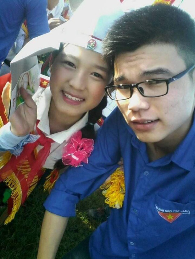 So với ảnh năm xưa có thể thấy nhan sắc của cô nàng không có sự thay đổi nhiều