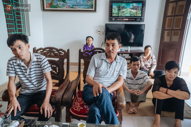 5 ngày qua, người thân và hàng xóm liên tục tới hỏi thăm và động viên gia đình anh Nam chị Hương