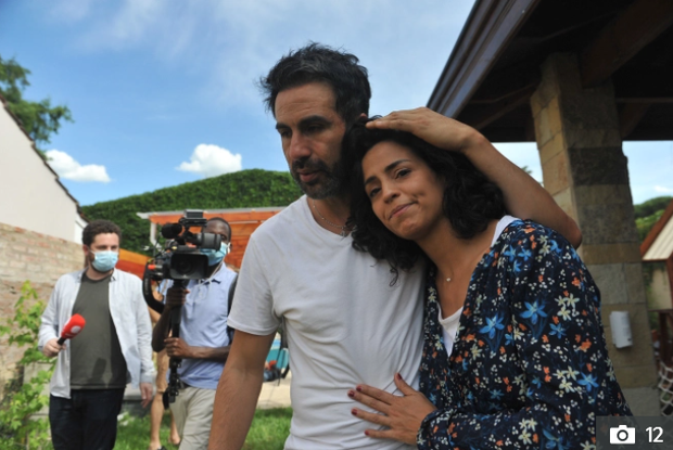 Luque được vợ động viên trước buổi phỏng vấn (Ảnh: EPA)