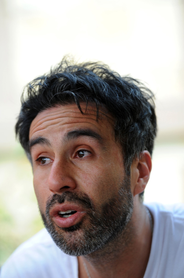 Luque rớm nước mắt khi trả lời phỏng vấn báo chí (Ảnh: EPA)