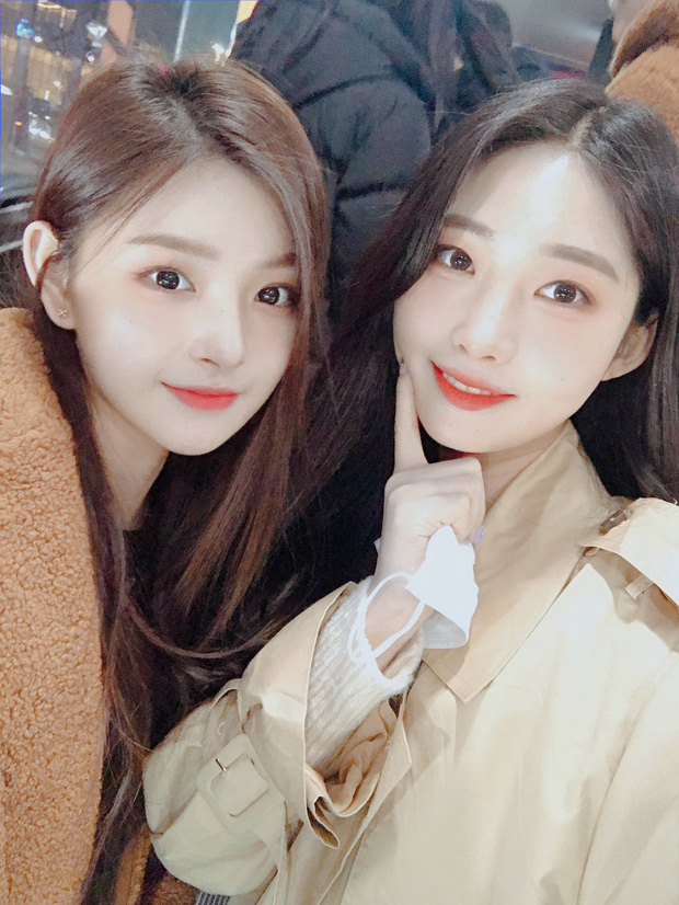 Đến tối 1/12, Yiren và Sihyeon (EVERGLOW) được xác nhận đã dương tính với COVID-19
