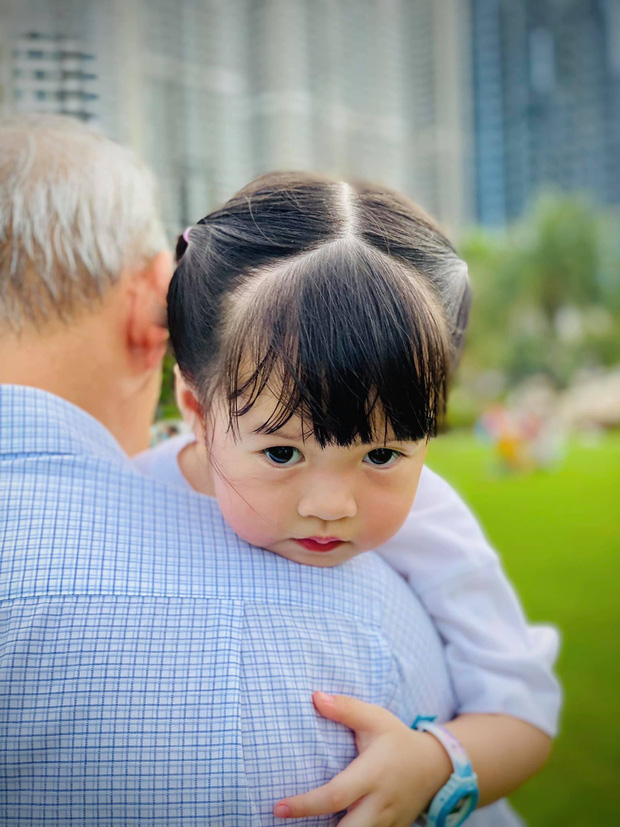 Khéo sinh con như Đặng Thu Thảo, con gái xinh như búp bê, con trai cũng ra dáng soái ca nhí