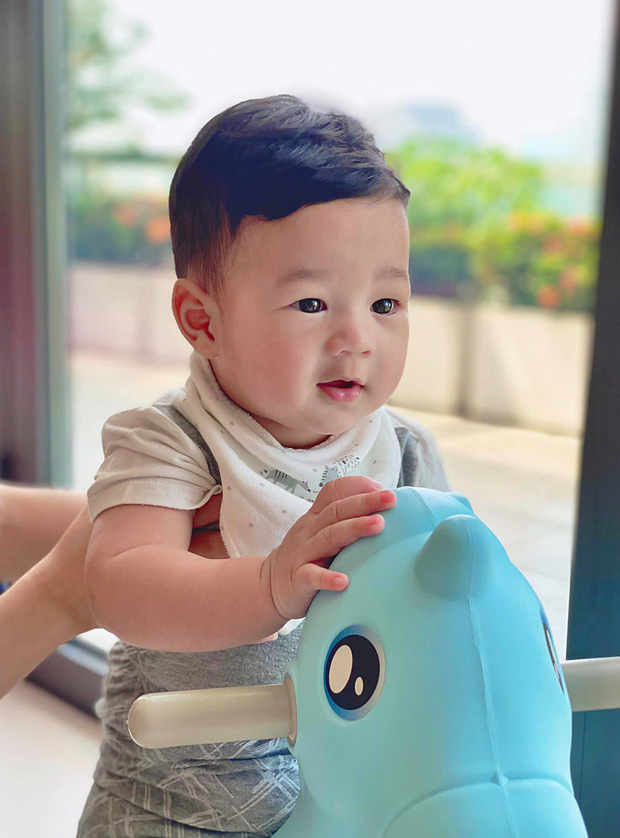 Cận dung mạo nhóc tỳ thứ 2 của Hoa hậu Đặng Thu Thảo và đại gia Trung Tín