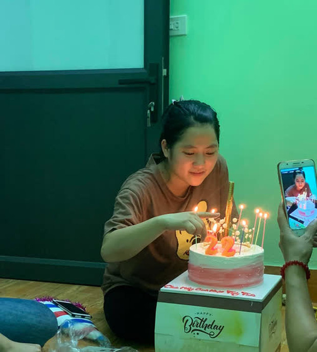 Theo bố ruột của chị Thảo cho biết, trước đây chị không có biểu hiện gì khác lạ và không xảy ra mâu thuẫn với ai.