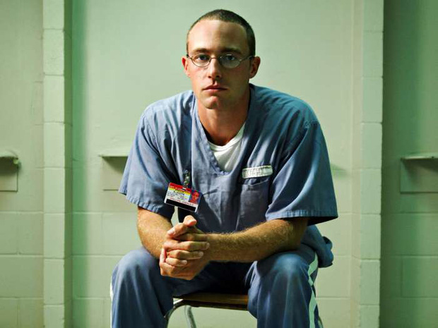 Động cơ gây án của Joshua có thể một phần là do nỗi sợ hãi đối với người cha khi từ nhỏ anh ta đã bị cha bạo hành