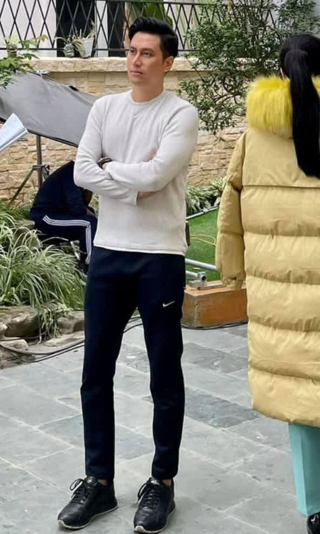 Nhìn lại những hình ảnh lịch lãm một thời của Việt Anh trước khi sang Hàn Quốc sửa sang nhan sắc, người hâm mộ đã không khỏi tiếc nuối