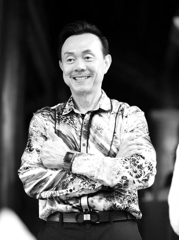 Nghệ sĩ Chí Tài qua đời vào chiều ngày 9/12 khiến người hâm mộ và cả showbiz Việt bàng hoàng. Vợ của cố nghệ sĩ hiện tại ở Mỹ không thể về nên uỷ quyền cho NS Hoài Linh lo hậu sự sau đó đưa thi hài sang Mỹ an táng