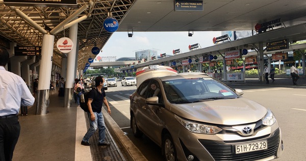 Từ ngày điều chỉnh phân làn, taxi không được đón khách ở làn A