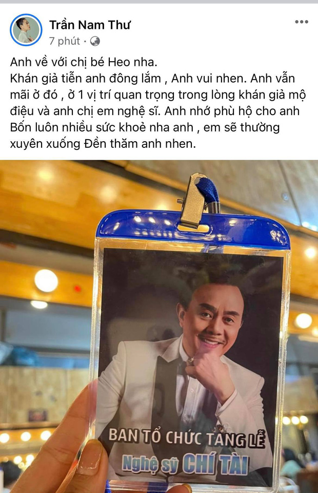 Trong giây phút tiễn biệt, Nam Thư ôm chặt di ảnh cố nghệ sĩ Chí Tài. Lúc sinh thời, NS Chí Tài yêu thương và nâng đỡ nữ diễn viên