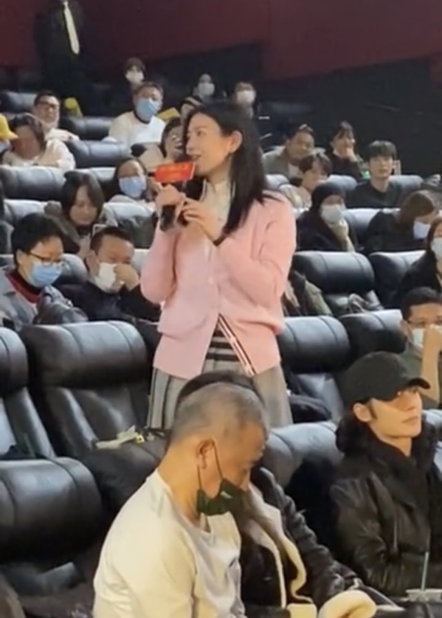 Điều này đã khiến cô vướng tin đồn mang thai.