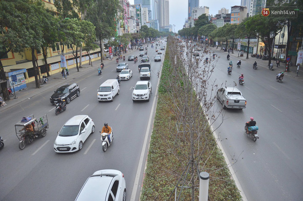 Trời trở rét, có gió lớn và tối sầm dù chỉ mới 16h chiều. (Ảnh: Đinh Huy)