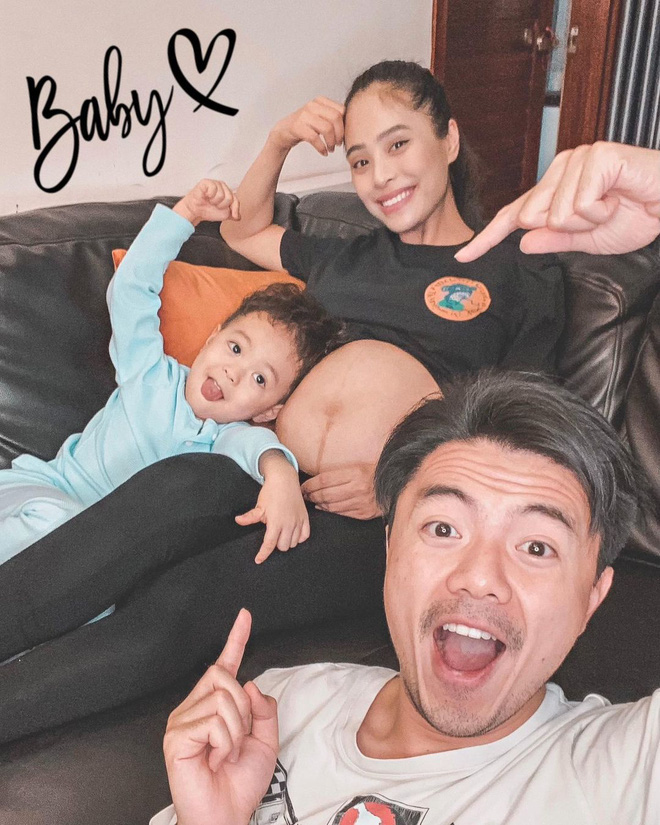 Dù bầu bí nhưng ca nương Kiều Anh không khiến dân tình mảy may nghi vấn vì cô vẫn rất xinh đẹp, thon gọn