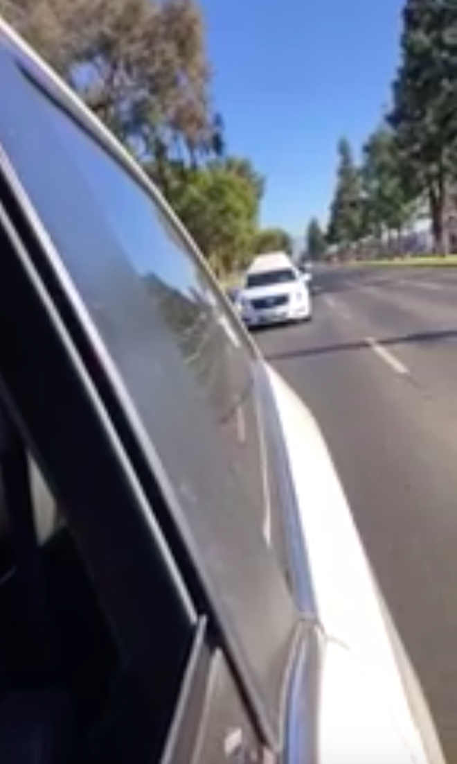 Đoàn xe đưa NS Chí Tài trên chặng đường cuối cùng 