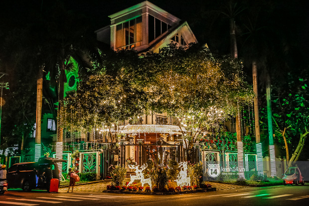 Căn biệt thự nổi bật cả một góc đường