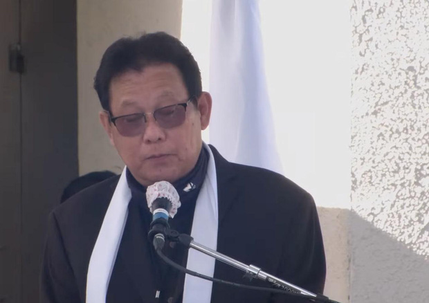 Anh ruột NS Chí Tài bật khóc nghẹn ngào khi phát biểu lời cảm tạ tại tang lễ