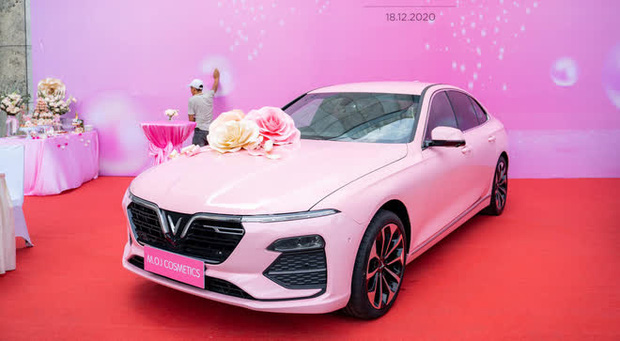 1 trong 4 chiếc xe mà Hà Hồ vừa 