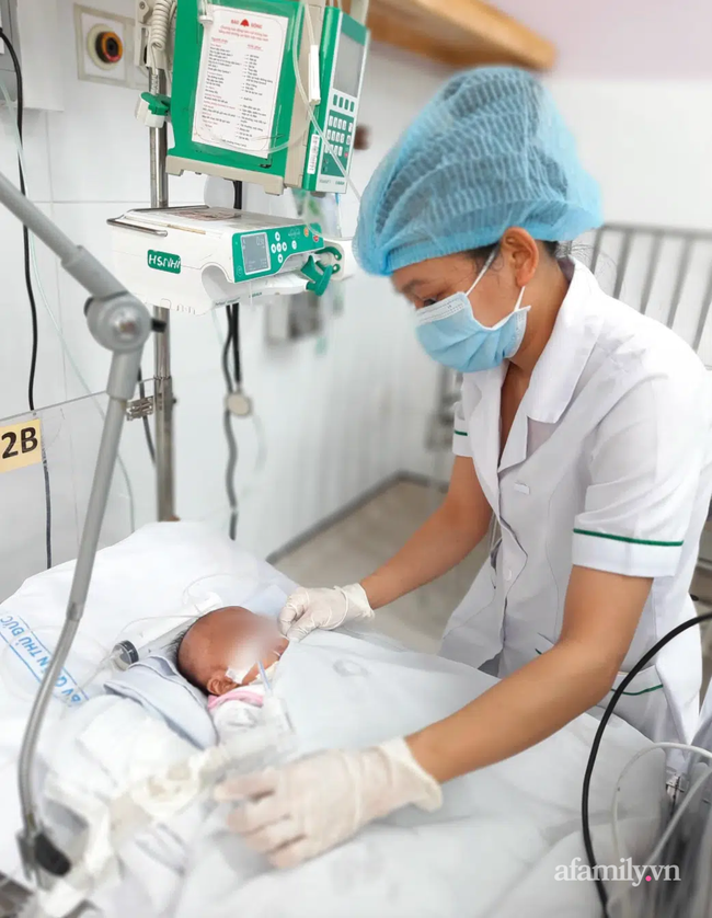 Một trường hợp bé sơ sinh được điều trị tại khoa Hồi sức nhi, BV quận Thủ Đức.