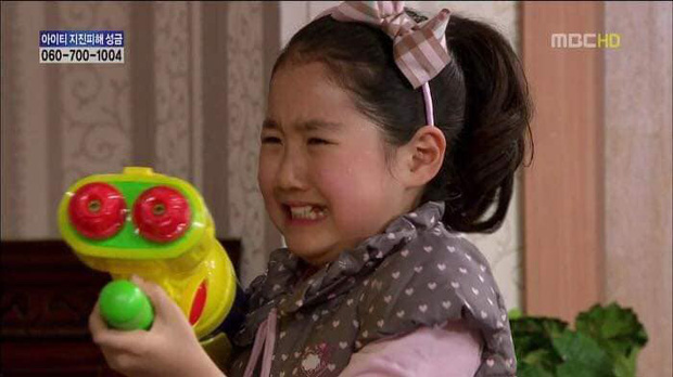 Khi mới 10 tuổi, Jin Ji Hee thủ vai Hae Ri - cô bé xấc láo nhất hệ mặt trời...