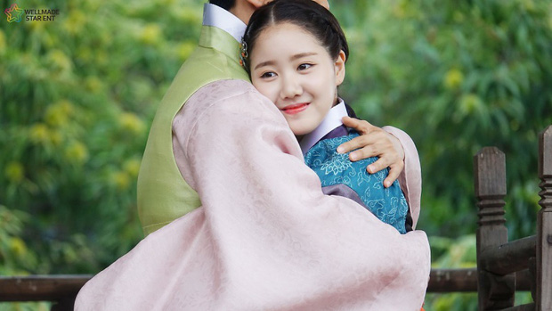 ... được nhận xét là rất hợp với tạo hình cổ trang