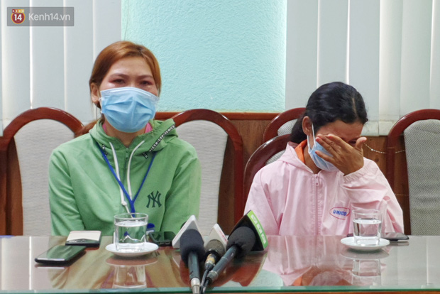 Gia đình bé K. khóc nghẹn khi chia sẻ với PV