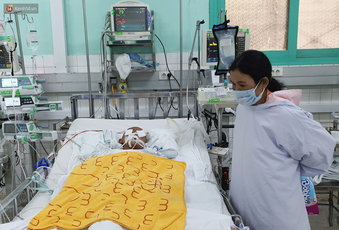 Chị Mơ Num Kanico ước một phép màu sẽ đến với bé K.