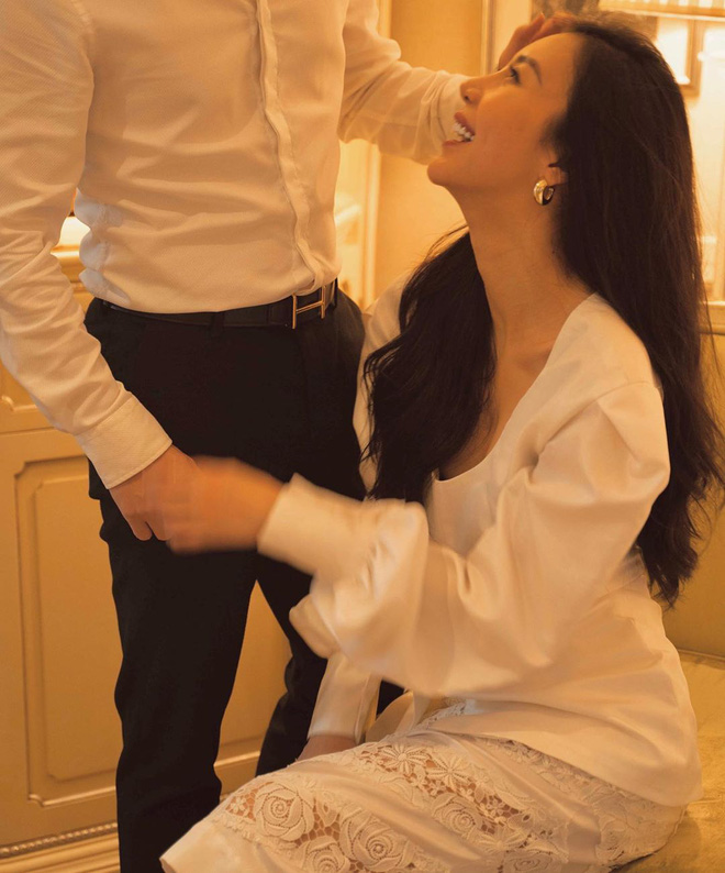 Vũ Ngọc Châm cũng rất thường xuyên khoe bạn trai vào bếp nấu nướng nhưng vẫn không quên che mặt