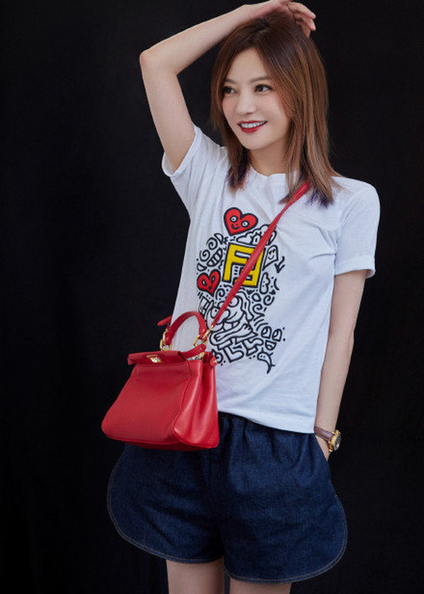 Tuy nhiên cô không hề đưa ra bất cứ phản hòi nào