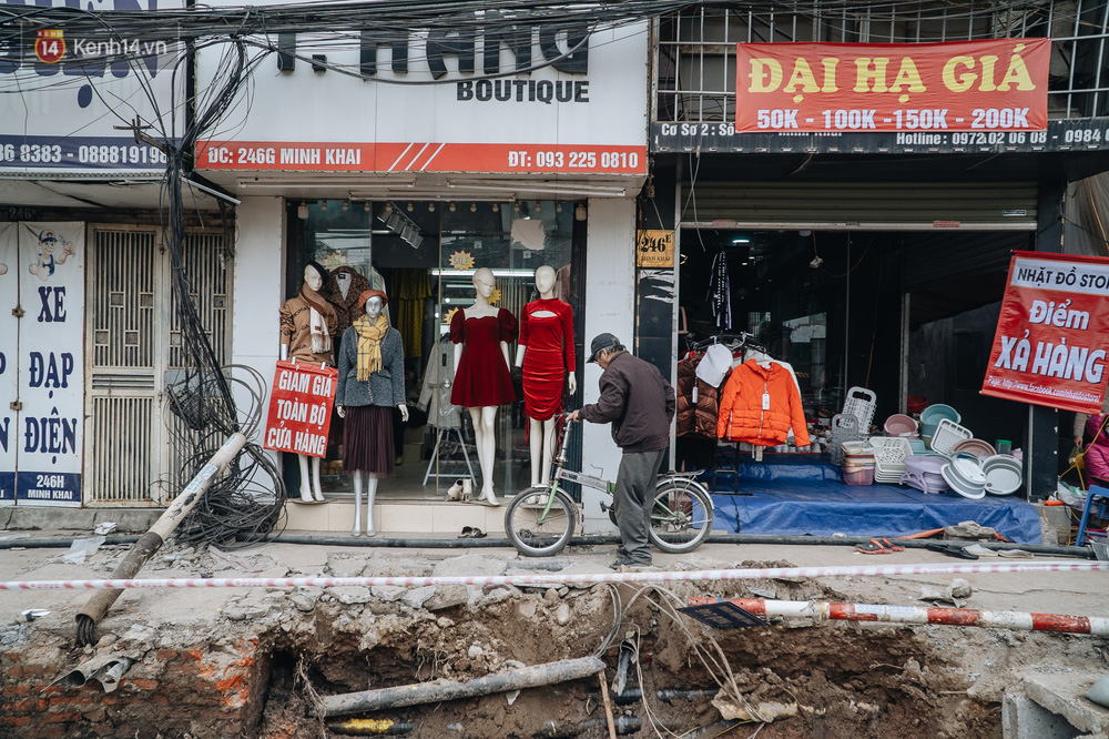 Thời điểm cuối năm nhiều cửa hàng xả hàng, giảm giá toàn bộ, nhưng xem ra khách hàng gặp rất nhiều khó khăn khi 