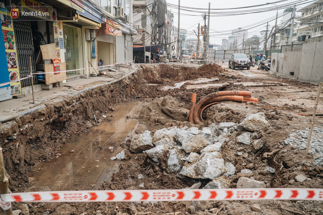 Đại công trường ngổn ngang dịp cuối năm với khói bụi, ô nhiễm và tiếng ồn ảnh hưởng không nhỏ tới đời sống người dân xung quanh